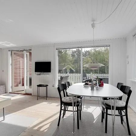 Mainio - 800m From The Sea By Interhome * Hals