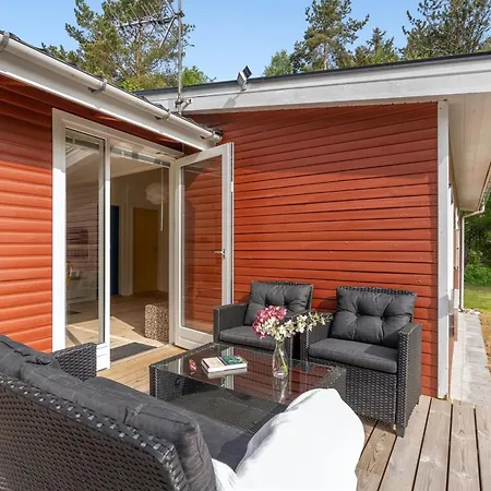 Mainio - 800m From The Sea By Interhome Hals